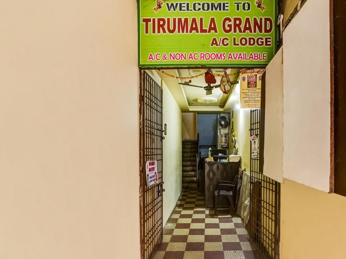 Oyo 84039 Tirumala Grand Rājahmundry Exteriér fotografie